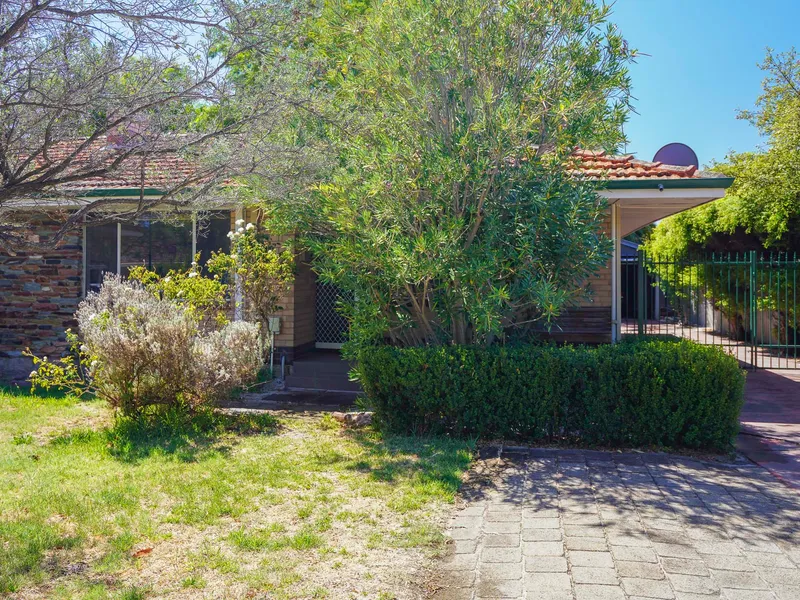 Fabulous neighbourhood, Great Starter Home! 