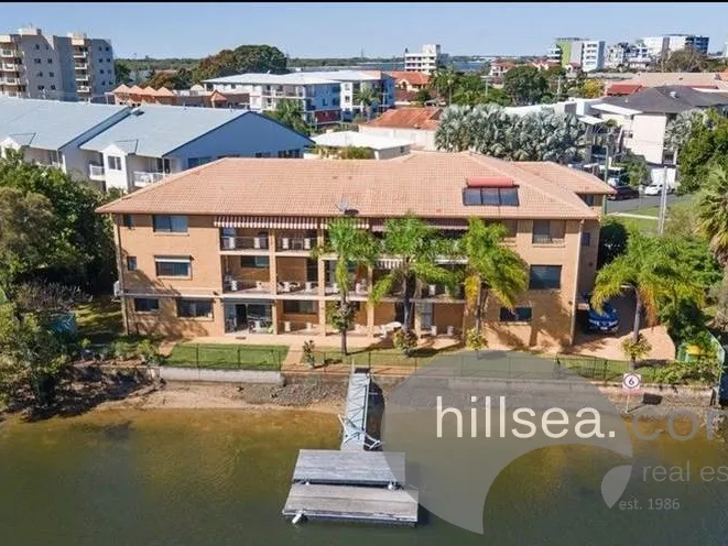 AS BIG AS A HOUSE - Partly furnished Waterfront Unit