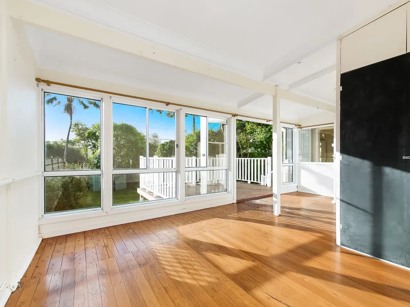 Ideally Located, Freestanding Rose Bay Home With Large Backyard