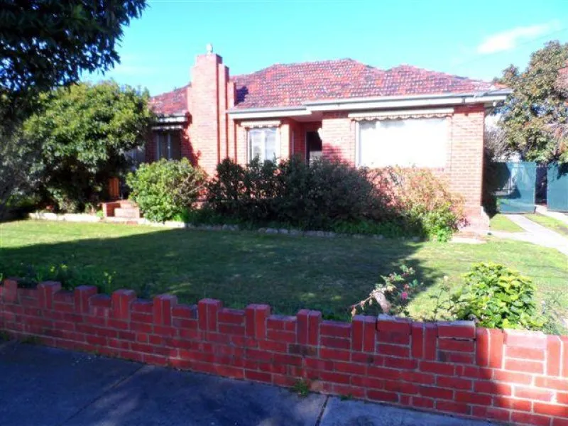 COMFORTABLE HOME WITH PEACEFUL SURROUNDINGS!