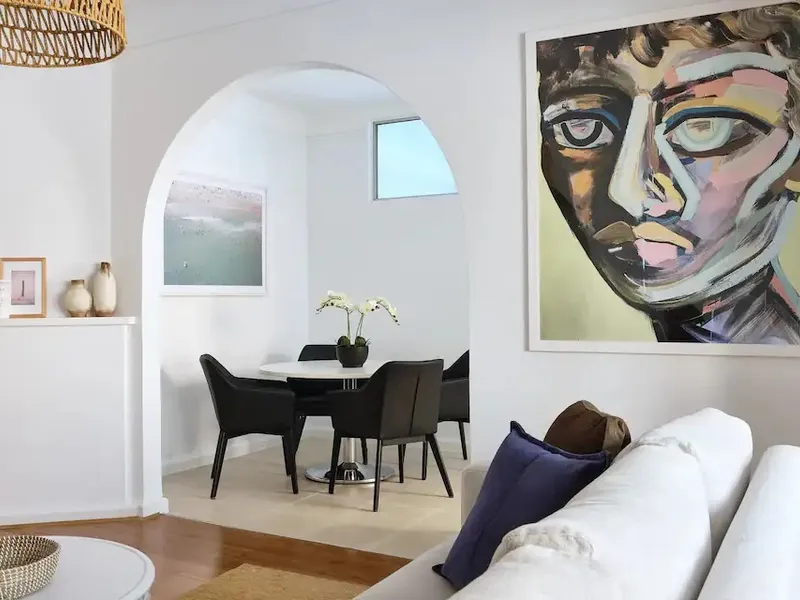 6 month lease, Fully furnished Beachside Art Deco – charm, peace and privacy all a stone's throw from the beach!!
