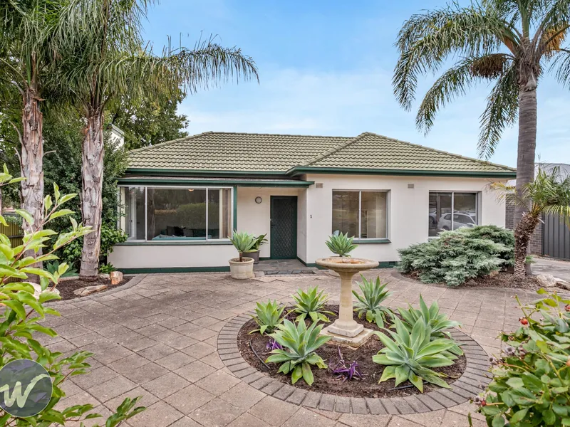 Perfectly positioned on a large corner allotment overlooking Thurles Reserve. 