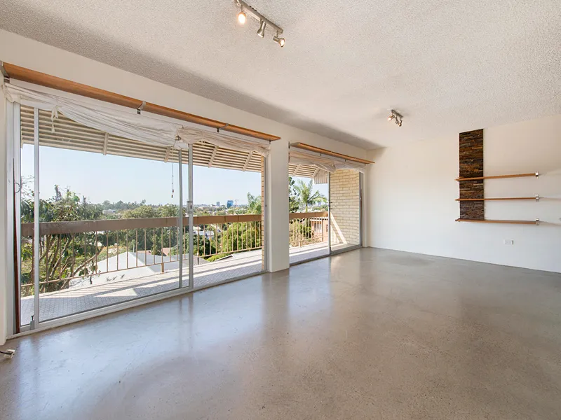 CITY VIEWS! Modern & Cotemporary Unit