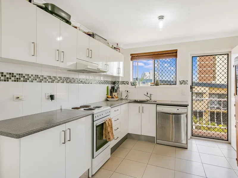 CENTRAL UNIT LIVING TWEED HEADS and COOLANGATTA