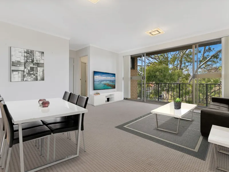 Just renovated massive 2 bedroom minutes from Clovelly beach. Email to inspect