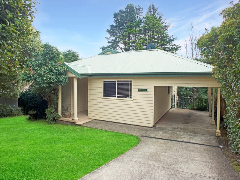 Weatherboard Cottage Close to the Heart of Leura Village