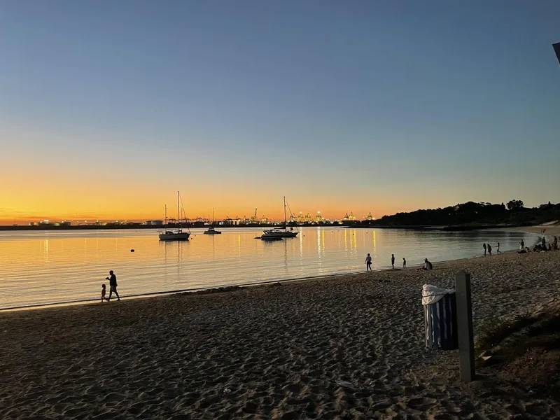 Beach font 1-2 bedroom 135m2 fully renovated, close to airport, transpt to city