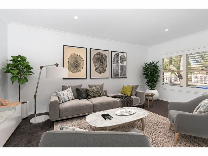 IMPRESSIVE CONTEMPORARY AIR-CONDITIONED TOWNHOME