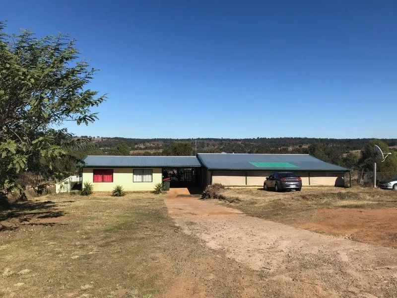 Room for the teenagers - 3 Bedroom Home with 1 Bedroom Self -Contained Flat