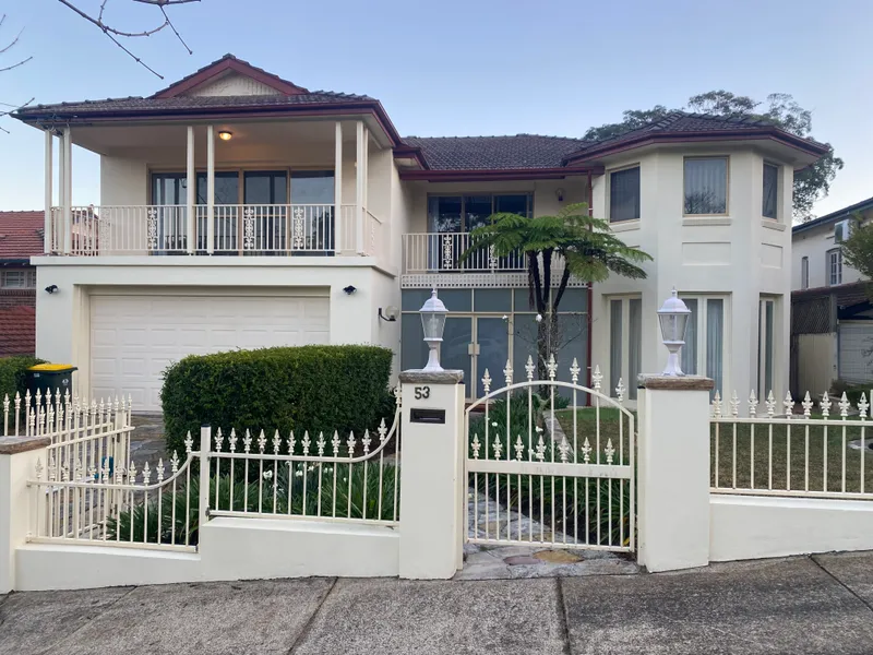 Rare Opportunity to Rent Grand Family Home w/ 5 bed, 3 bath, 2 LUG. Gas Cooking, Gas Heating, Tennis Court, Pool, AC.