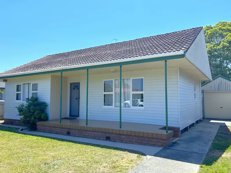 Neat & tidy two bedroom home in central location!