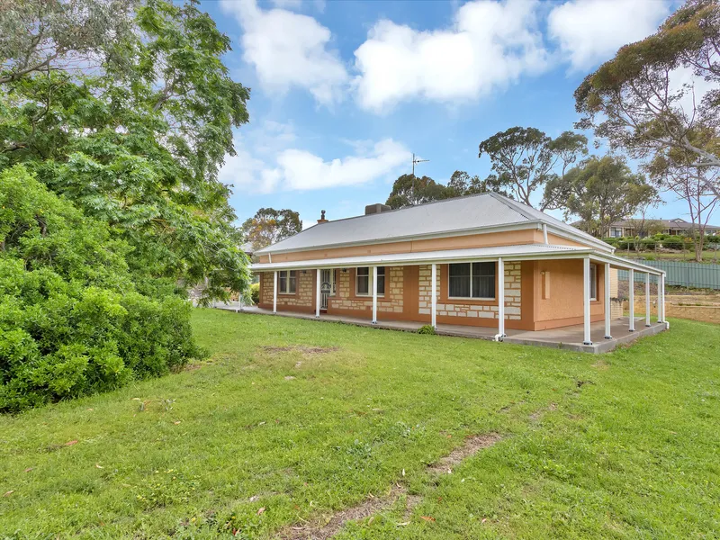 1900's Villa nestled amongst the Angaston rolling hills……