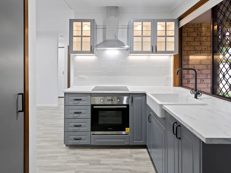 STUNNING RENOVATED UNIT IN A DREAMY LOCATION