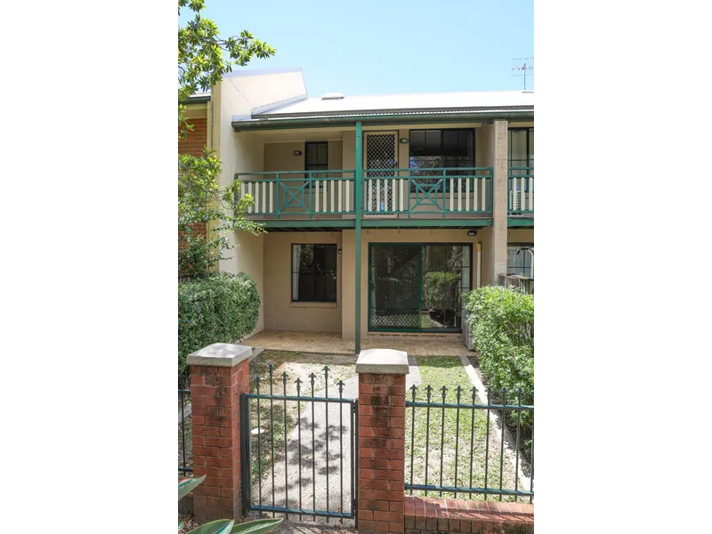 Large 3 Bedroom Townhouse in great location