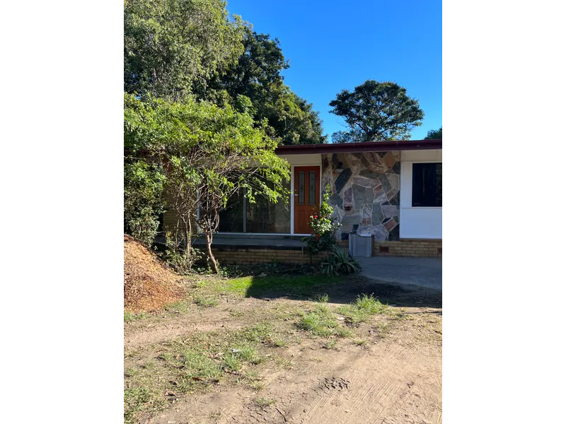 PERFECT LOCATION IN THE HEART OF MACGREGOR – FRESHLY RENOVATED – INTERNET INCLUDED!!!