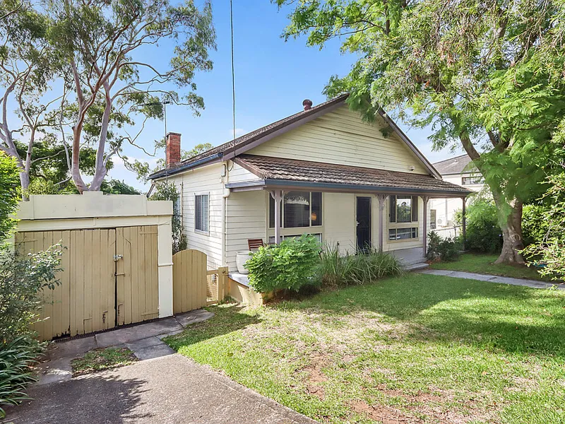 POSITION PERFECT CHARACTER COTTAGE