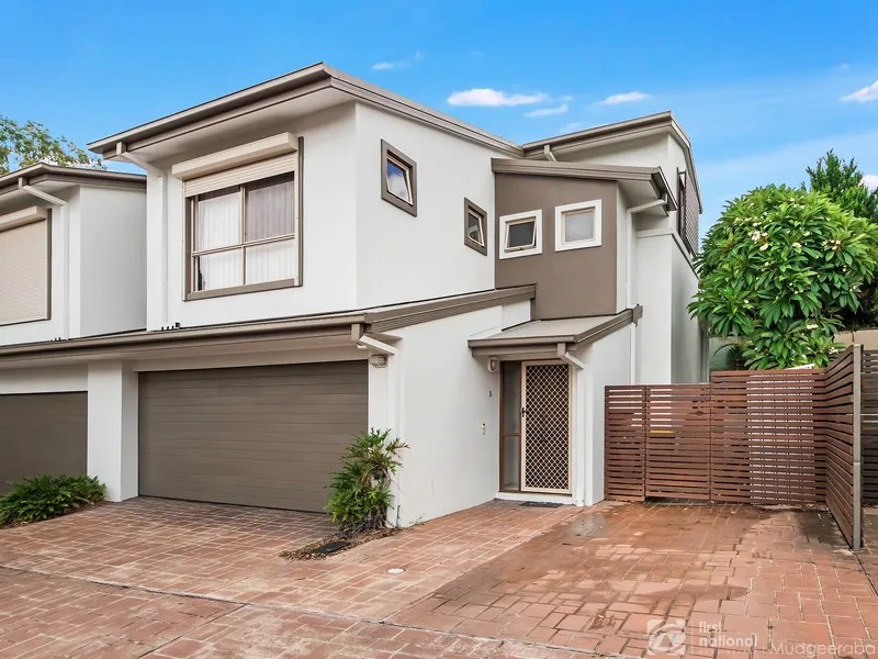 Executive townhouse in central Mudgeeraba
