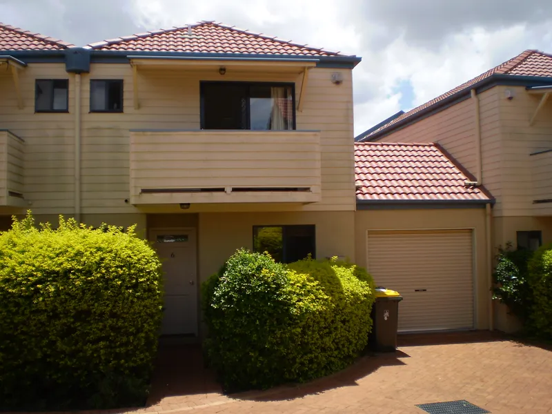 RARE WEST END TOWNHOUSE