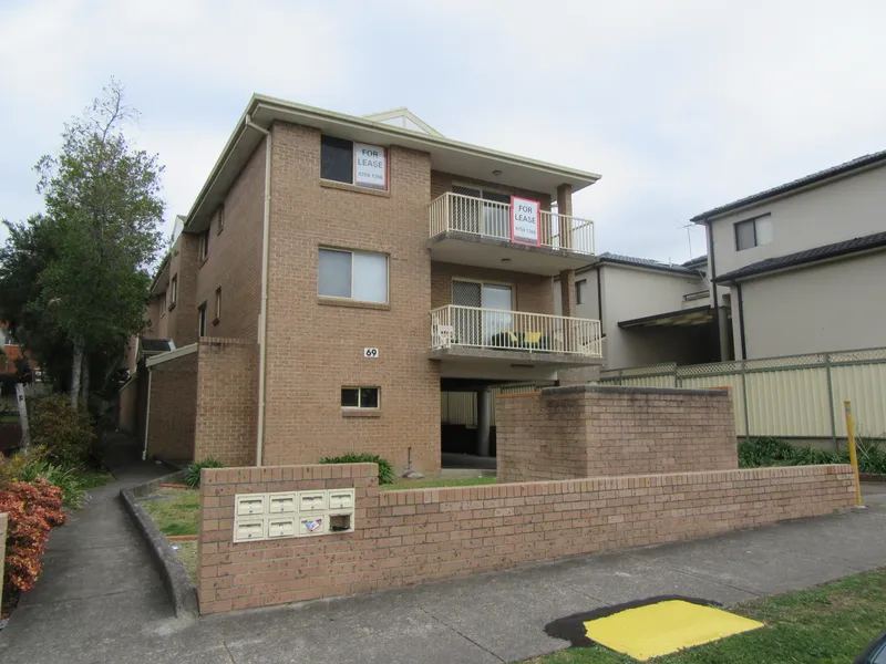 Spacious Top Floor Unit