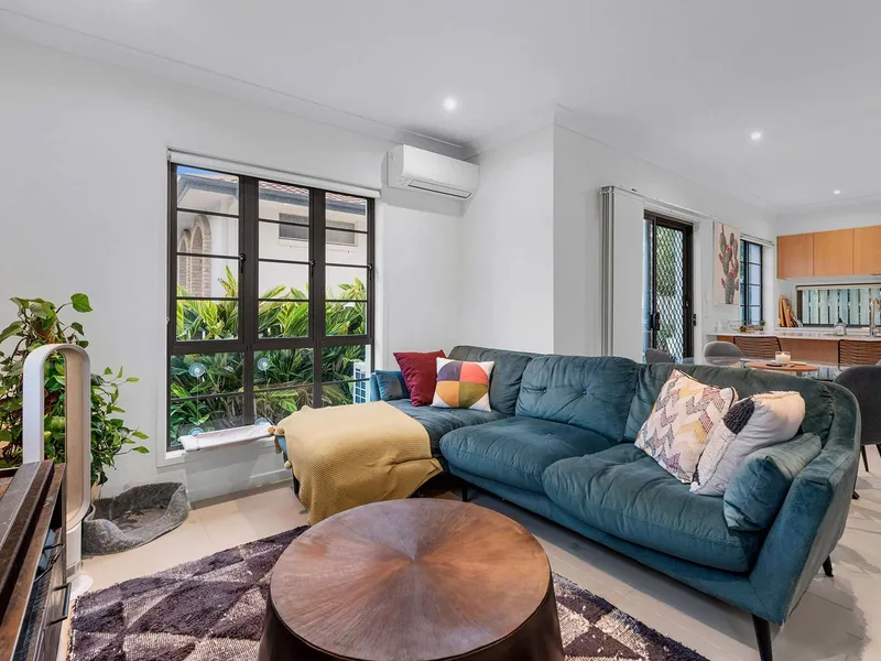 Executive Townhouse Living In Prime Boutique Complex!