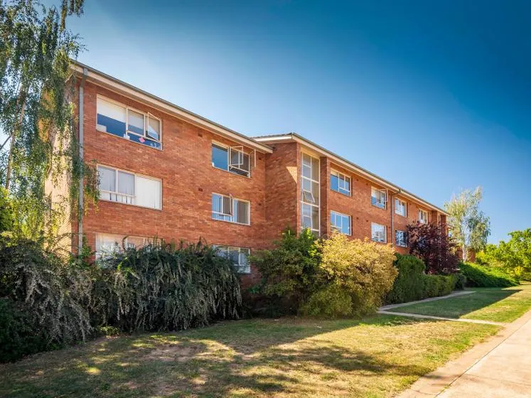 This apartment is a must for those looking for an inner North property at a great price!