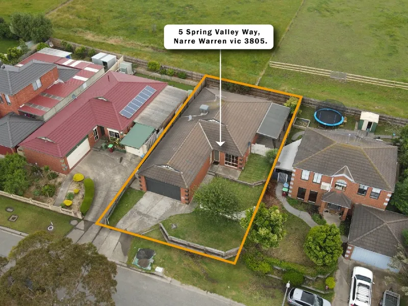 Perfect family home with ideal settings......