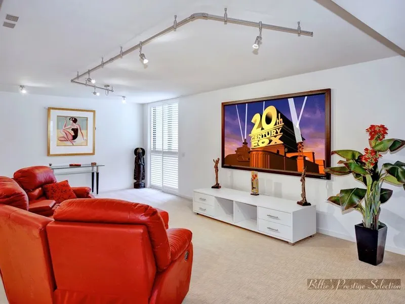 HOUSE-SIZED PREMIUM APARTMENT ON ABSOLUTE WATERFRONT WITH BREATHTAKING VIEWS