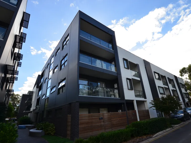 A Lovely light filled modern 1-bedroom apartment on the 3rd floor with fridge and washing machine included!