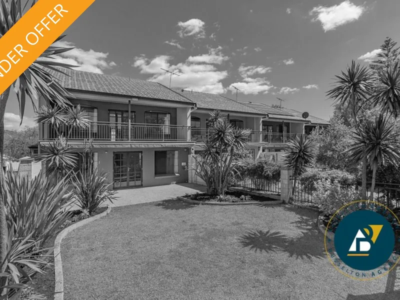 Two storey townhouse 100m from beach