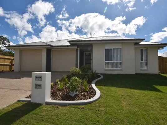 GORGEOUS THREE BEDROOM DUPLEX!!
