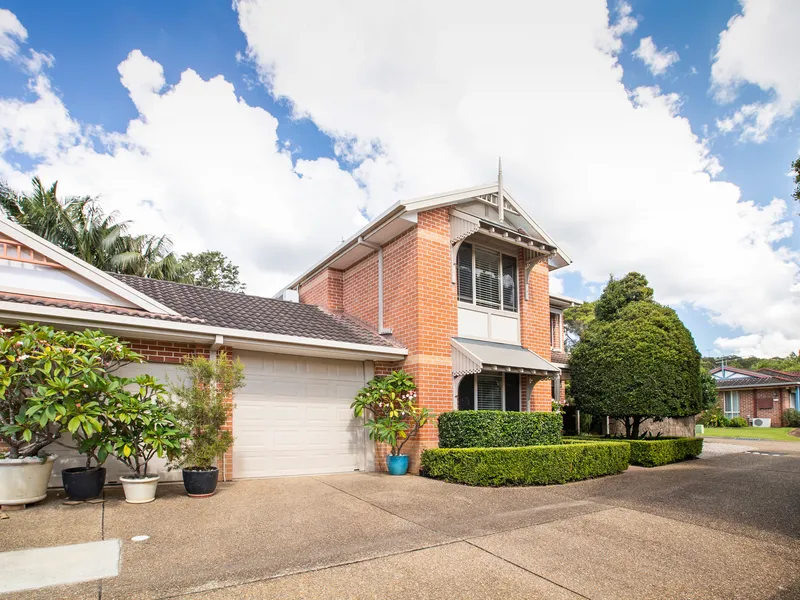 Torrens Title Townhouse. Walk-to-everywhere