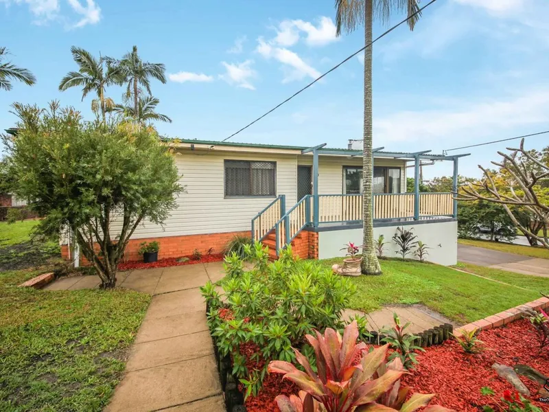Mansfield state high catchment new timber floor comfortable family home $435 per week available28/04/2021
