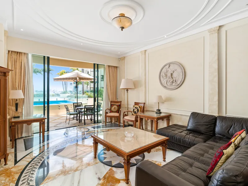Luxury Living on the Broadwater 94 Seaworld Drive, Main Beach