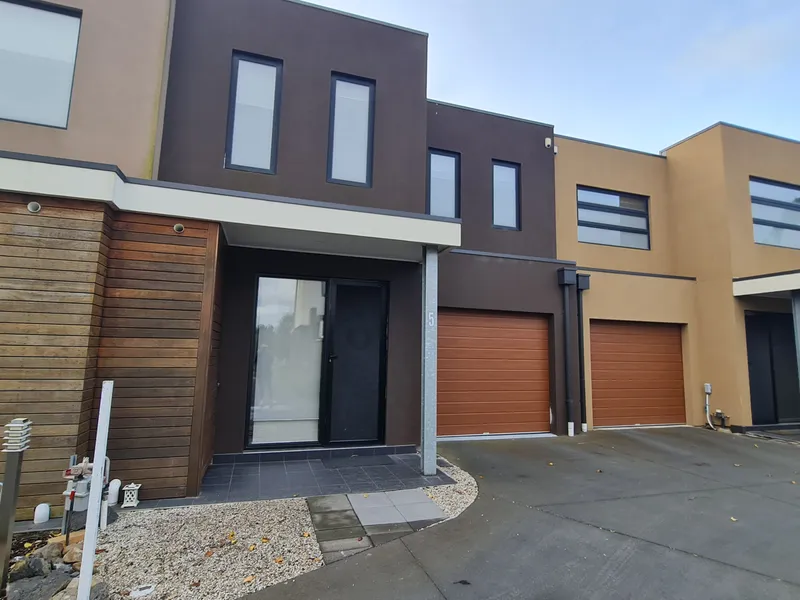 Stunning & Spacious Two bedroom Townhouse