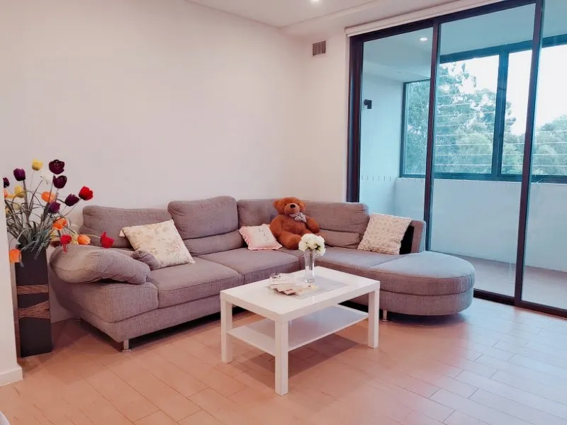 Furnitured Modern One Bedroom Apartment With Study Area!