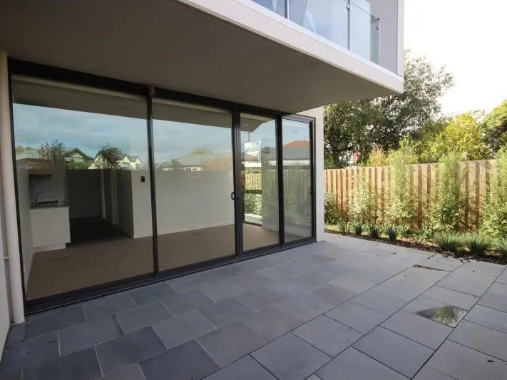 Two Bed with Great Courtyard