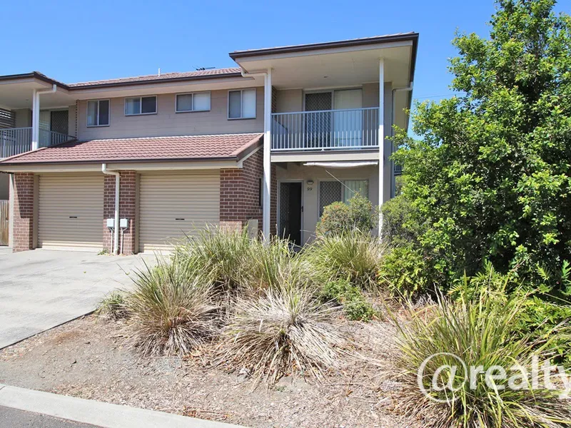 PRIVATE CORNER TOWNHOUSE POSITION !