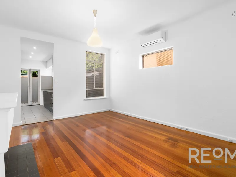 Lock up Garage! Two Courtyards! Art Deco Charmer ready to go!