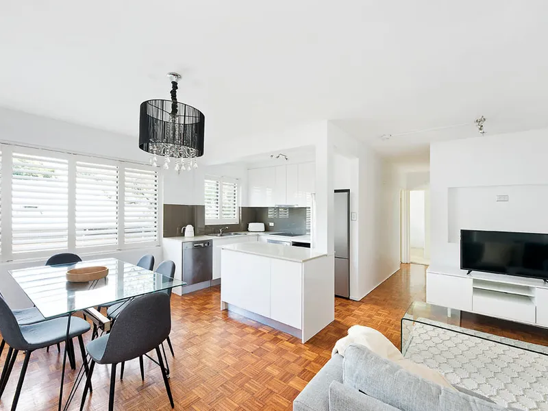 Fresh Contemporary Style In A Bayside Hotspot, A Perfect First Home Or Quality Investment 