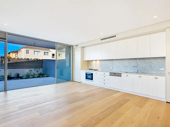 ULTRA MODERN EXECUTIVE ONE BEDROOM APARTMENT!