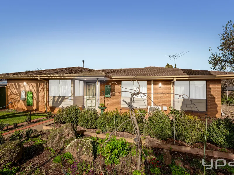 SIDE ACCESS, FAMILY HOME IN SOUTHSIDE WERRIBEE!