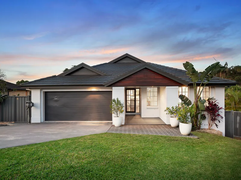 Beautiful Bushland Outlook From Immaculate Family Entertainer