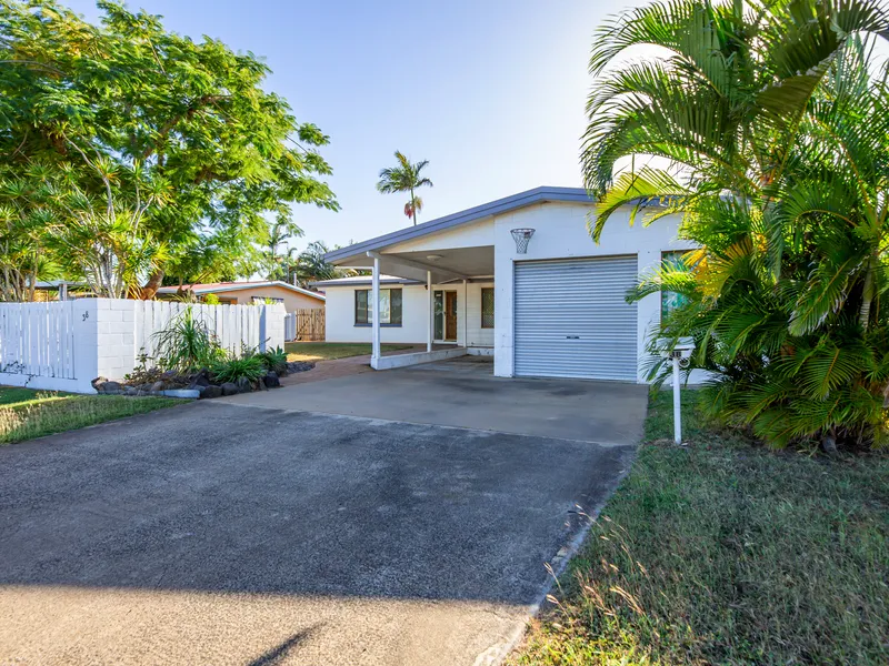 Located close to local primary schools and Stocklands Shopping Centre!!!!