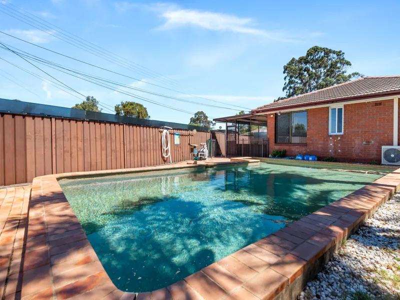 A Beautiful & Contemporary Family Home with a Swimming Pool