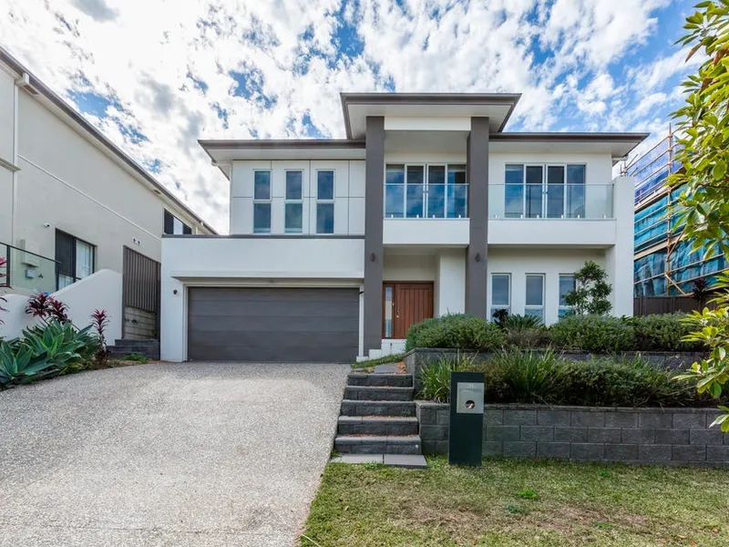 LIVE IN LUXURY on the HILLTOP ESTATES !