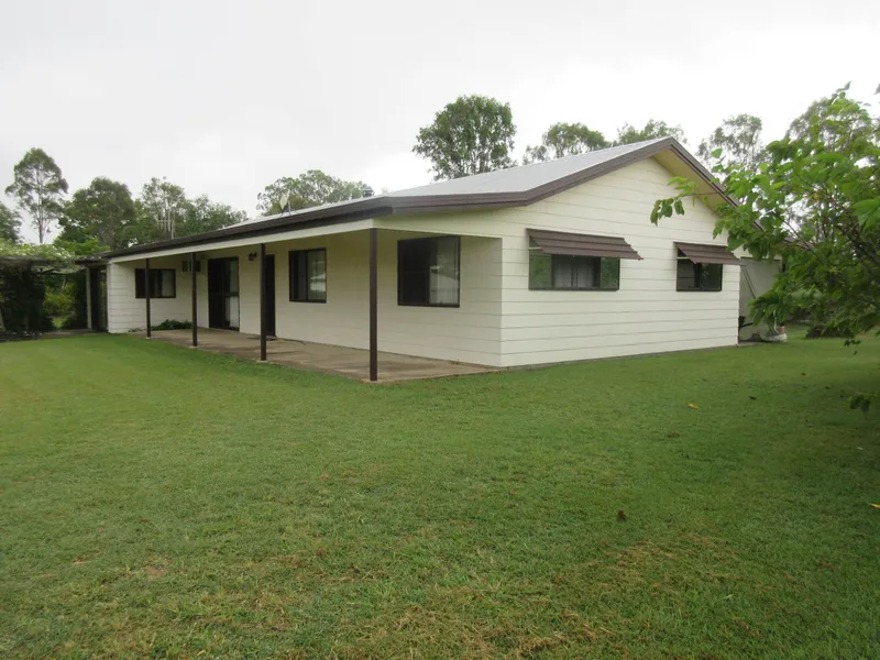 CountryLiving on Approx. 5 acres