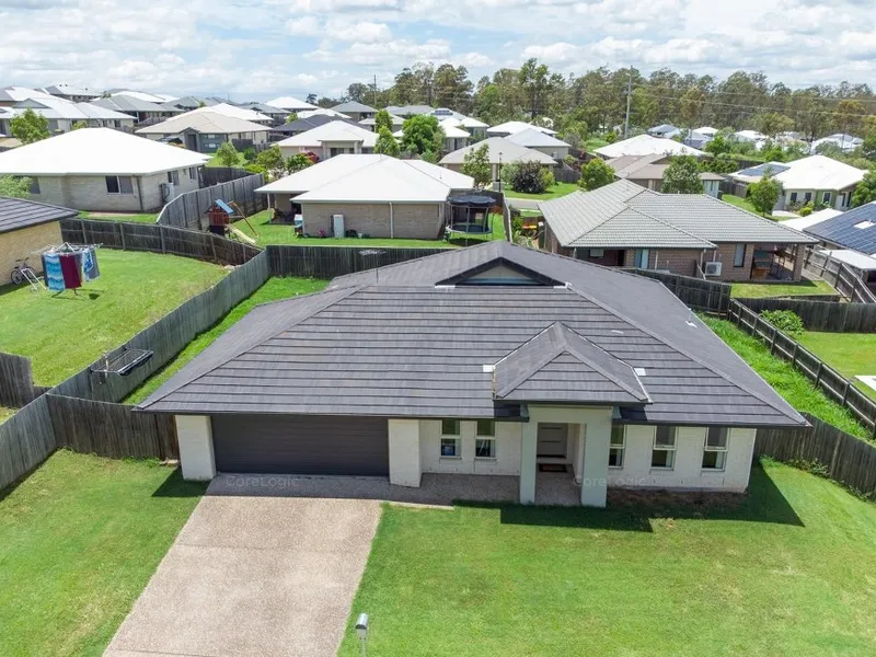 FAMILY HOME IN CONVENIENT LOCATION!