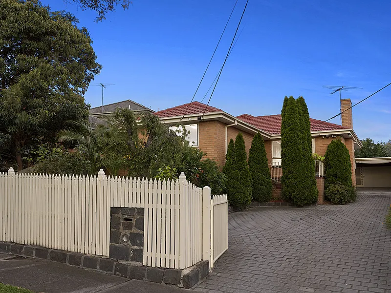 FAMILY HOME IN THE HEART OF CHELTENHAM!