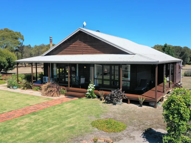 Peaceful & Private Lifestyle Opportunity!