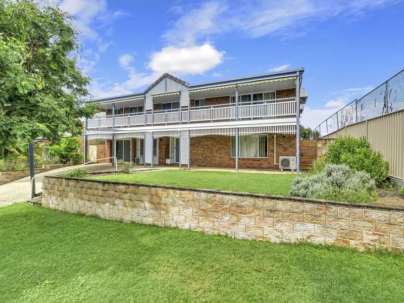 Spacious Family Home in Riverhills!!!